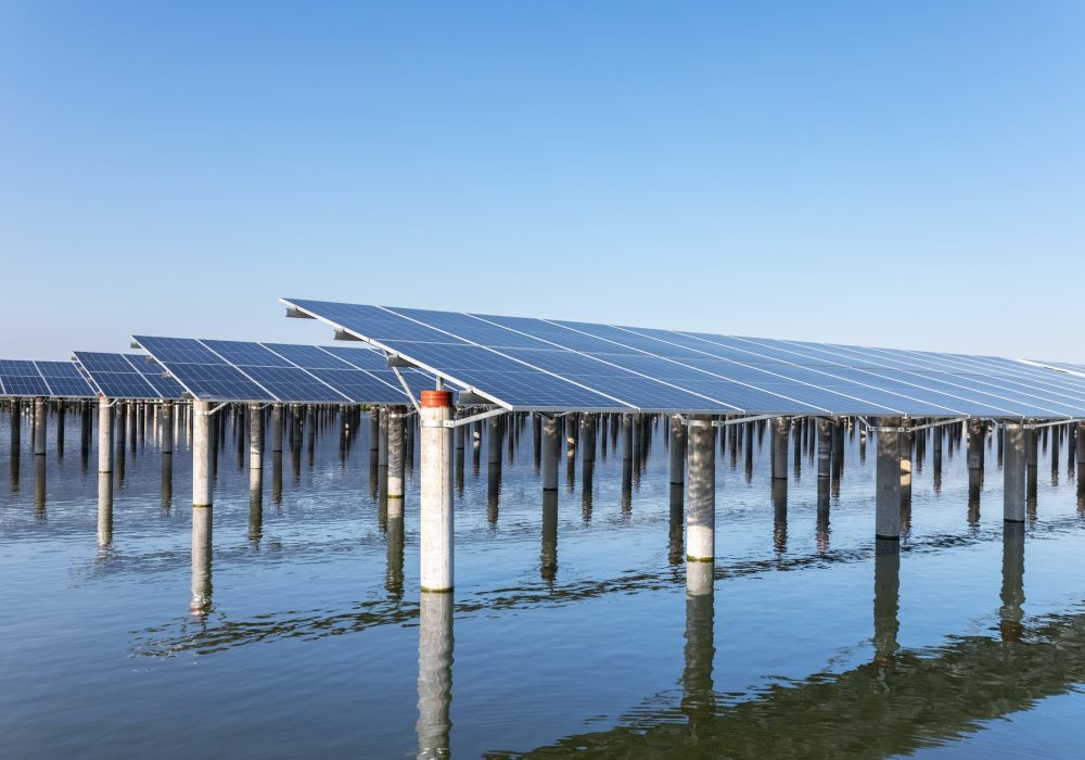 rows-of-solar-panels-on-the-water.jpg rows-of-solar-panels-on-the-water.jpg